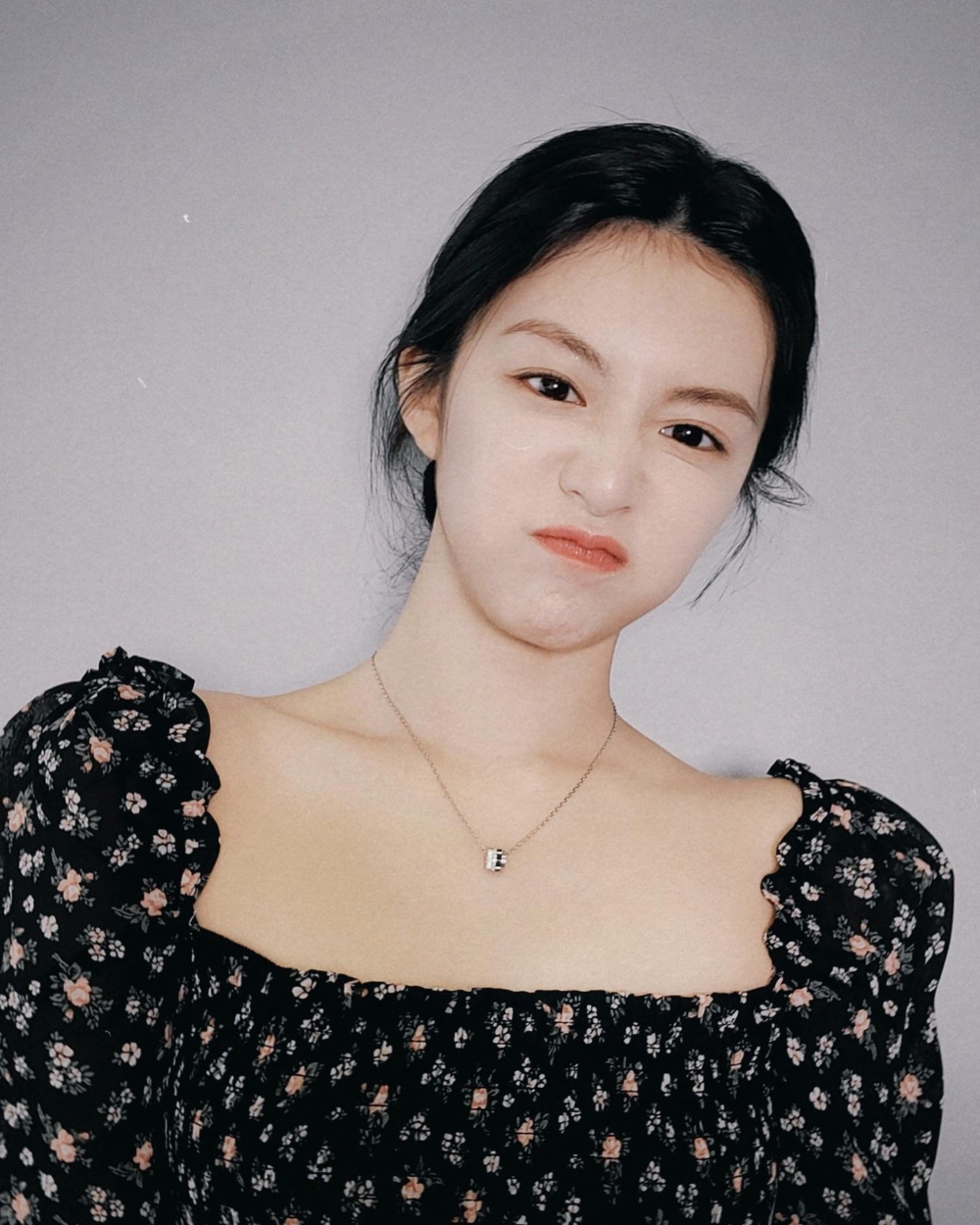 溫柔甜美的碎花澎袖上衣