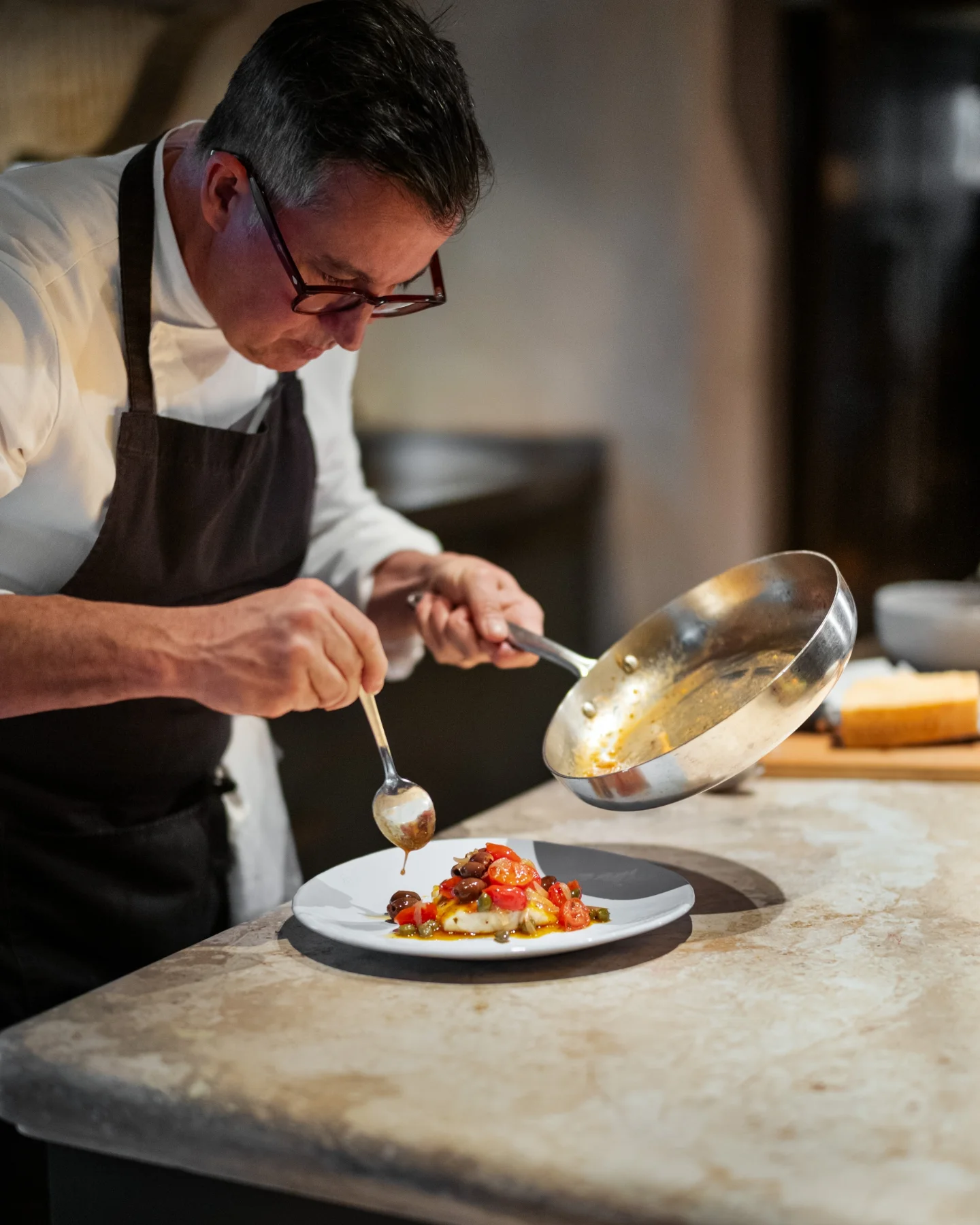 餐桌上的義大利莊園風景