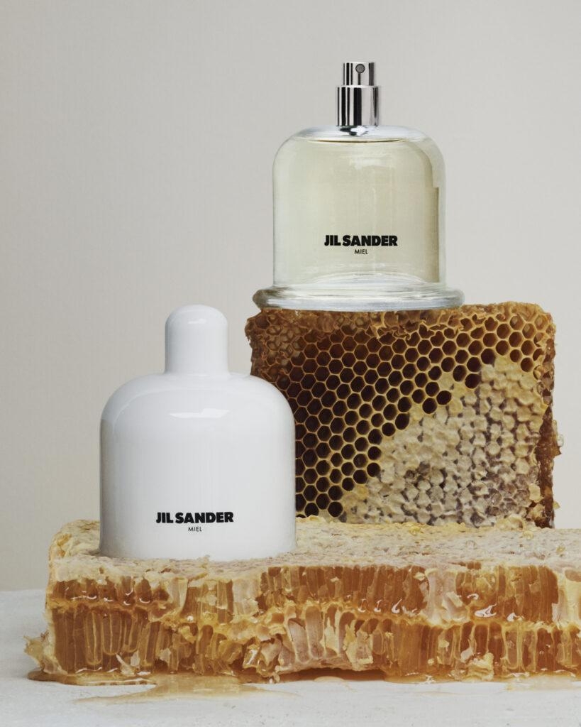 Miel：​溫暖木質調，蕎麥蜜結合雪松、香根草與茉莉，展現柔和而深邃的甜美氣息。