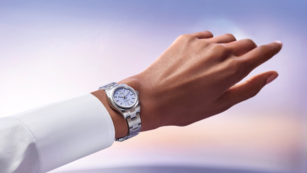 Oyster Perpetual 28 腕錶搭配薰衣草紫錶面