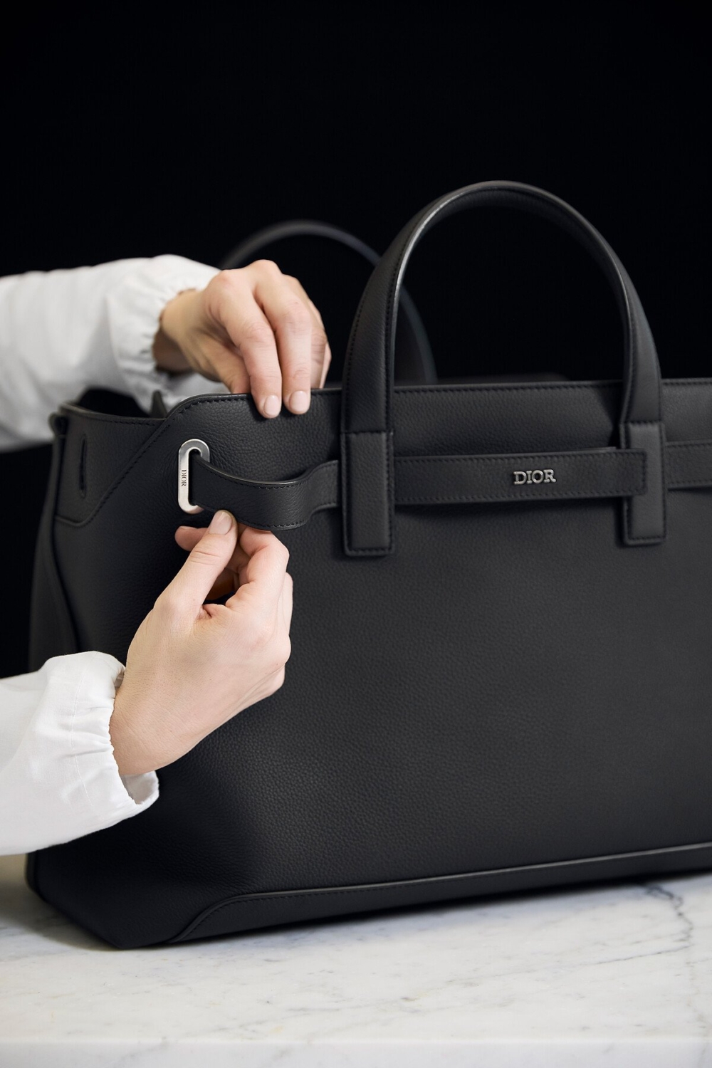 Dior Normandie托特包是Kim Jones構思的作品。