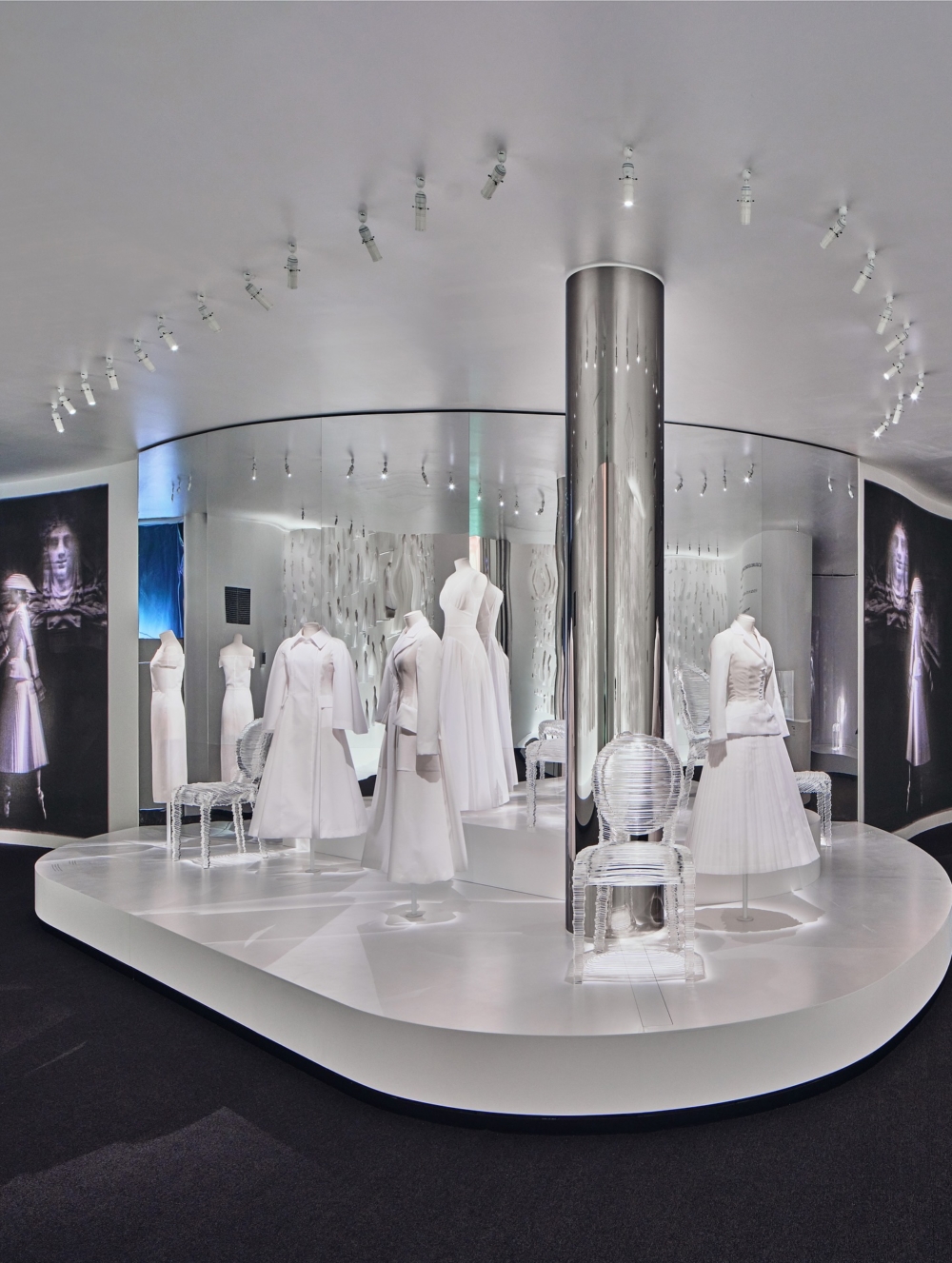 Dior的展覽空間由法國布景大師Nathalie Crinière操刀