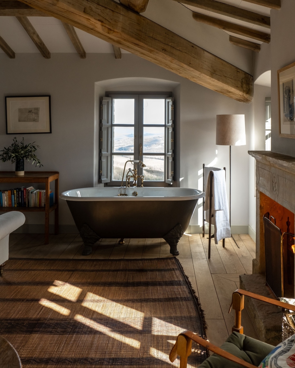 彷彿能感受到歷史的沉重與時間流轉的迷人節奏