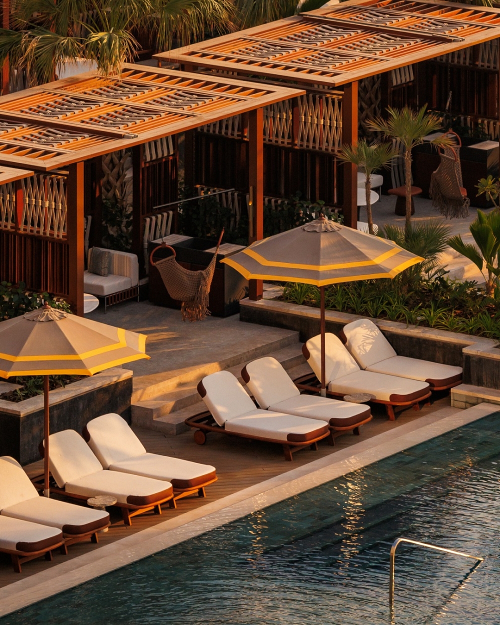 戶外共規劃有5座泳池穿插於綠意盎然的園林景觀中