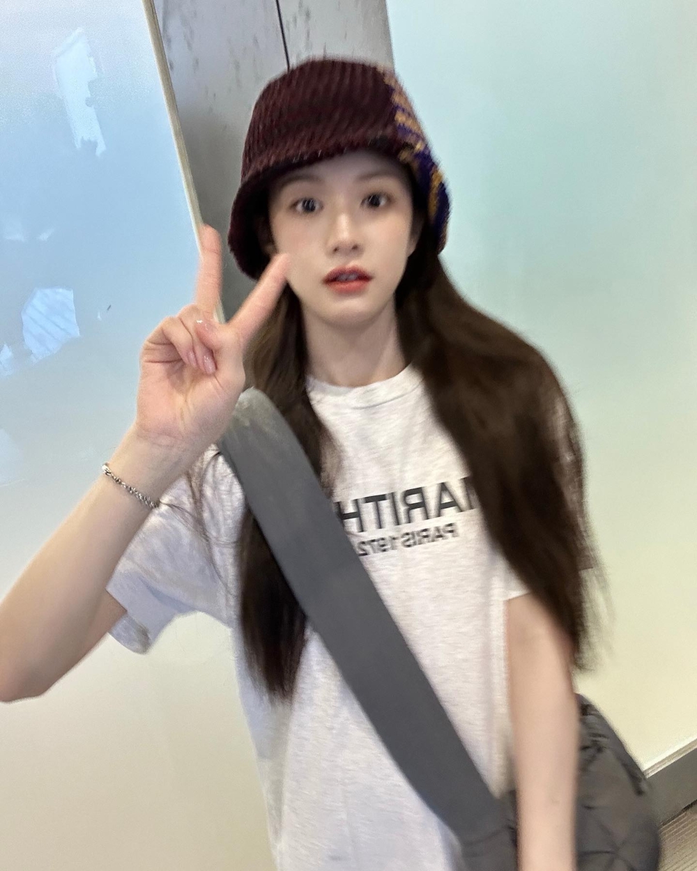 T恤加上帽子增添時髦感