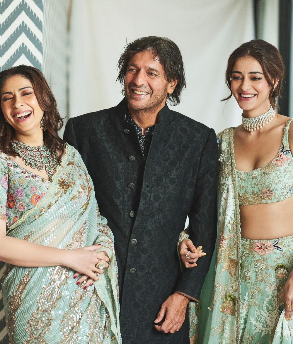 父親Chunky Panday是寶萊塢的知名喜劇演員,母親Bhavana Panday則是一位服裝設計師兼企業家