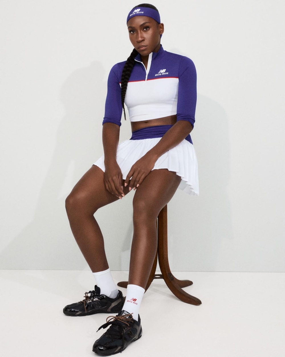 Miu Miu × New Balance × Coco Gauff 聯名,辛辛那提站則以白色配皇家藍,再輔以紅色點綴