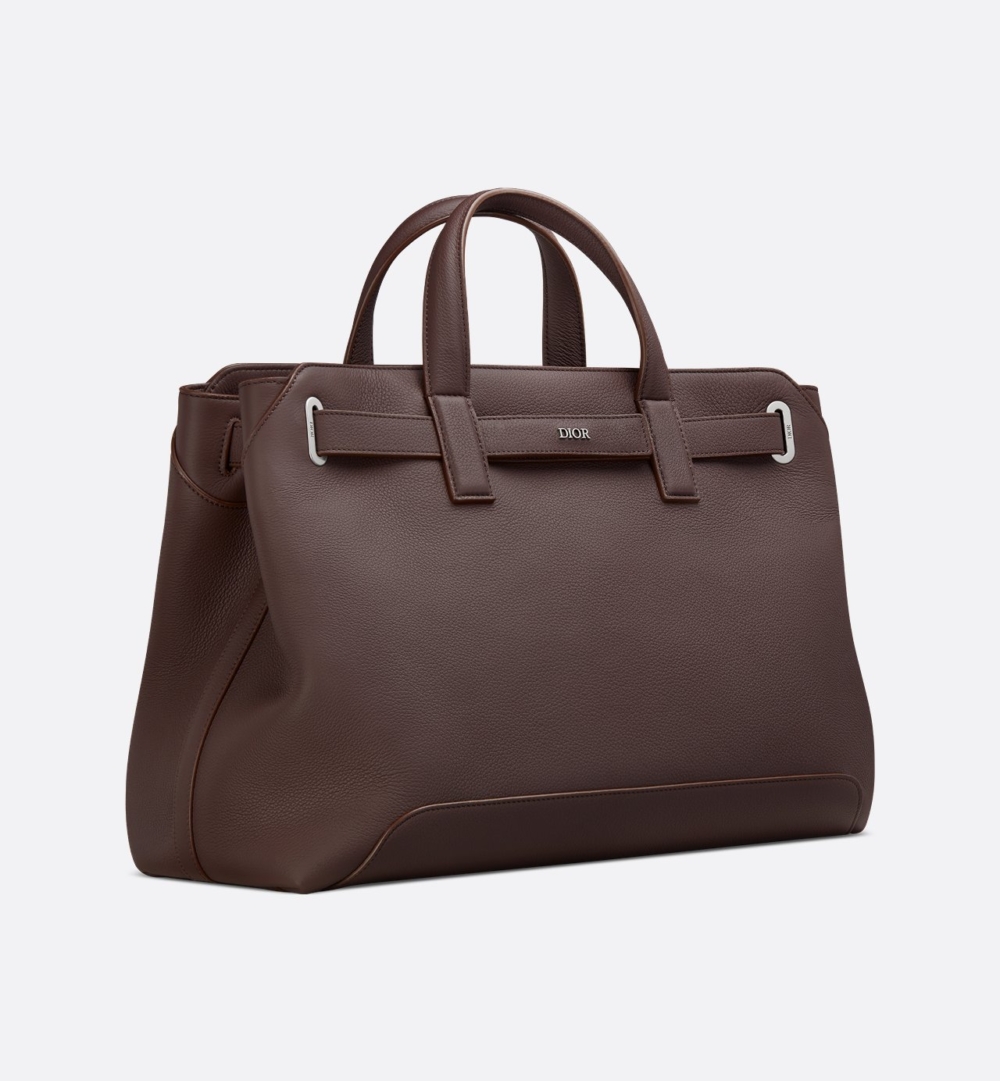 包款採用名為Dior Icons的粒面皮革。