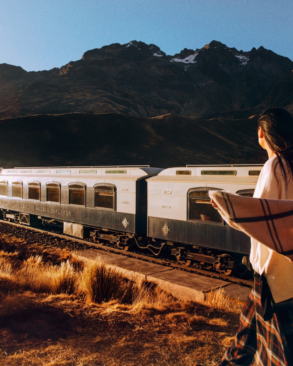 讓人恍若置身上世紀的華麗列車旅途中