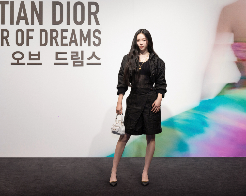 韓國女團MEOVV成員NARIN 