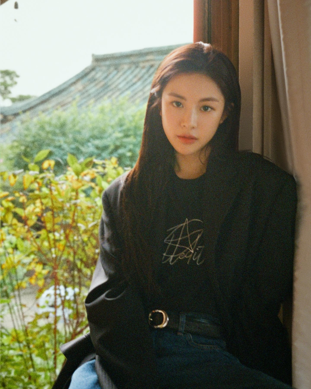 西裝外套搭配T恤牛仔褲更有韓系風格