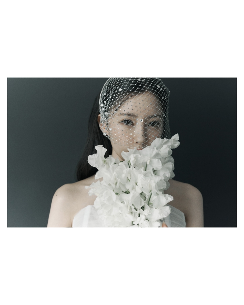 孝敏婚紗照還換上了來自韓國知名婚紗品牌 Atelier KU 的婚紗