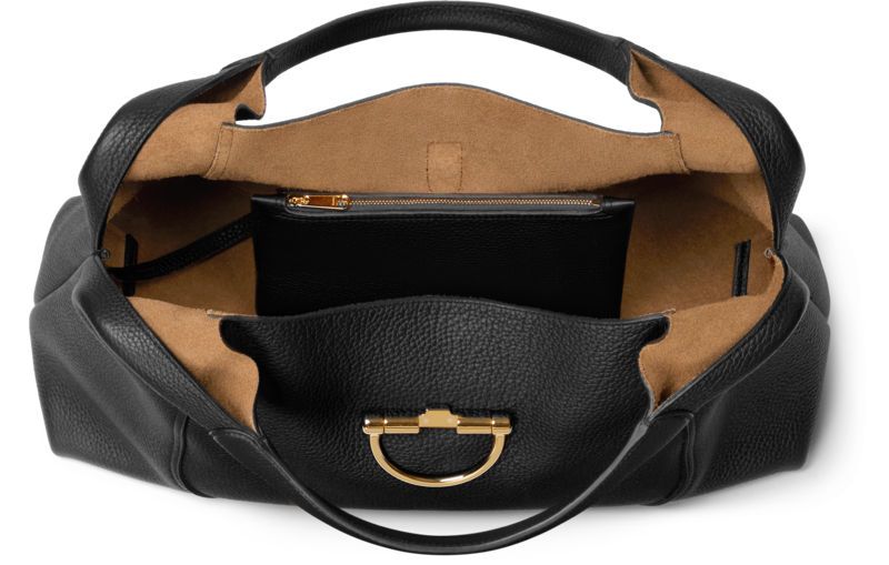 Large尺寸擁有足夠的空間容納筆記型電腦、文件以及日常所需