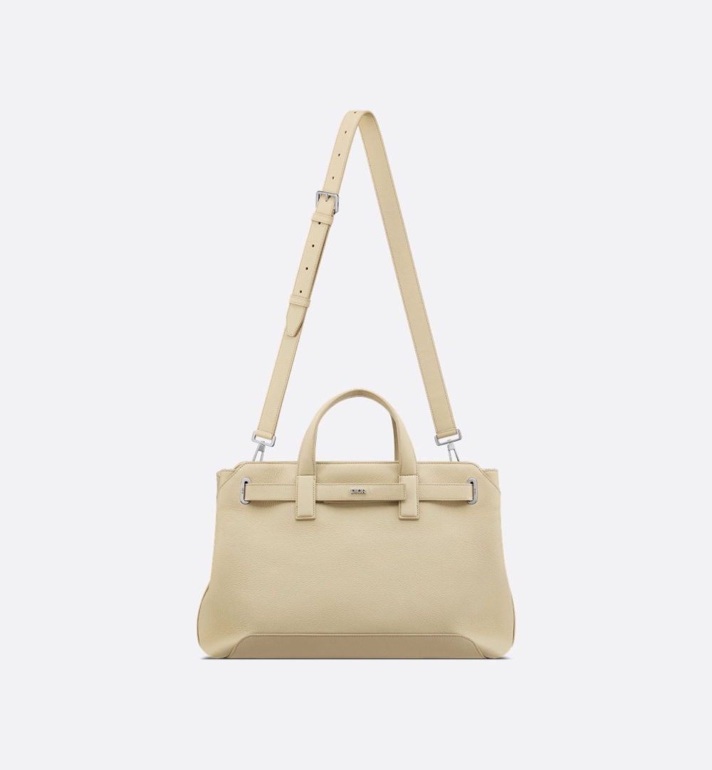 搭配弧形提把和可調式背帶。