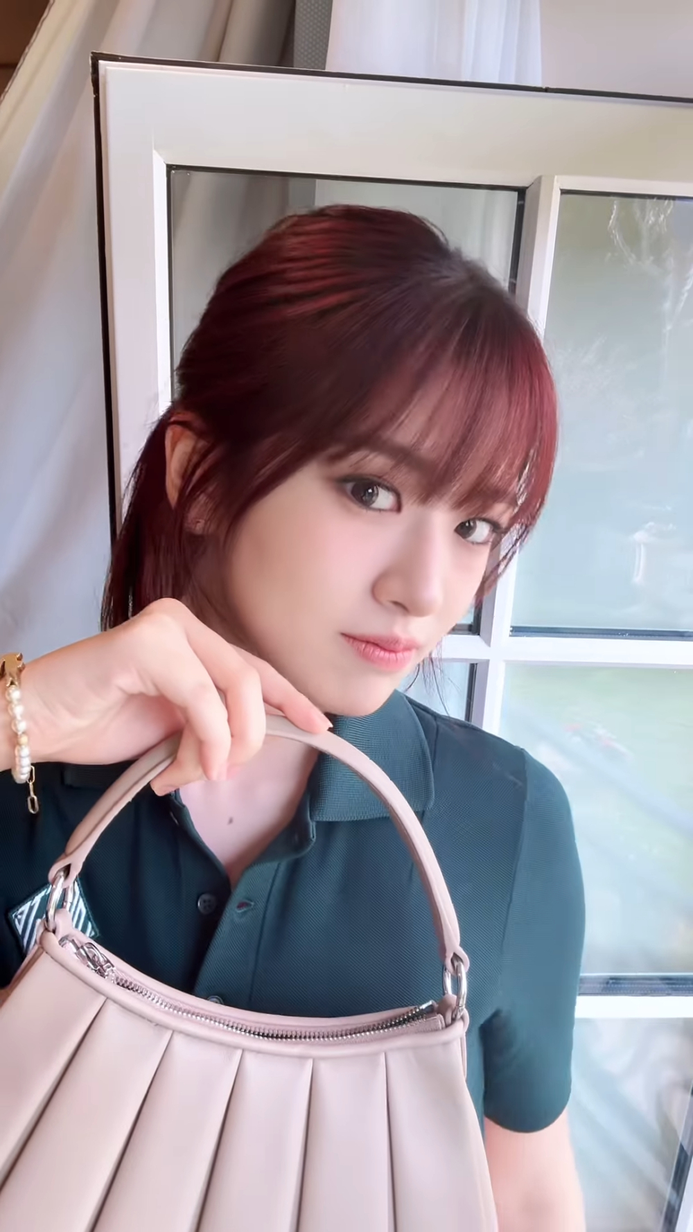 IVE 安兪真黑醋栗紅