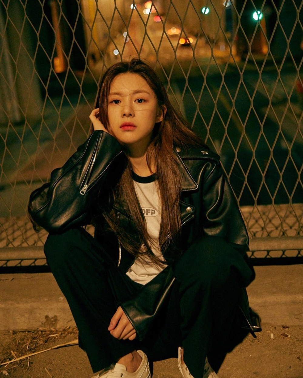 帥氣的黑色皮衣襯托不羈感