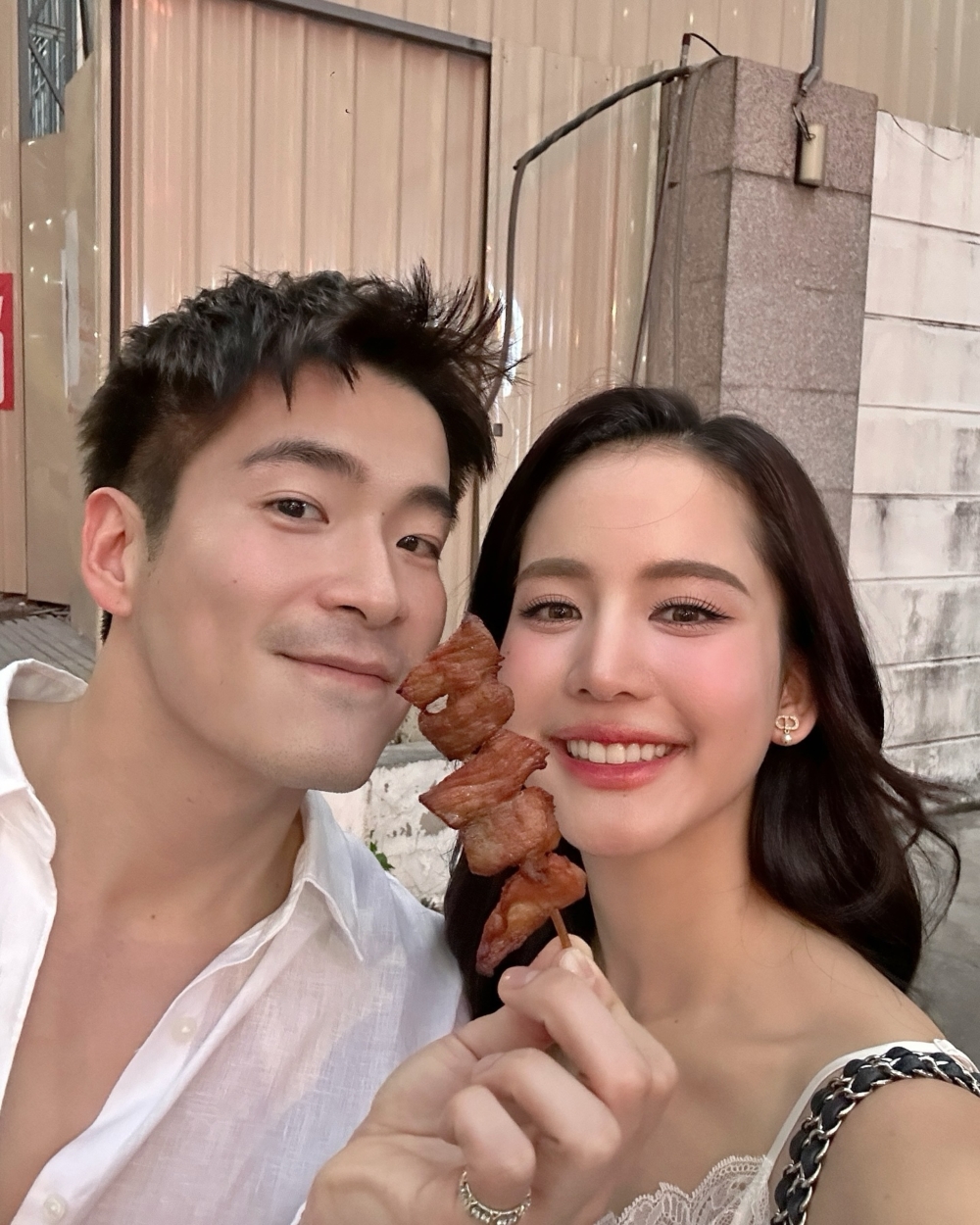 近日更傳出Alek Teeradech可能會和Bow Maylada求婚,讓粉絲非常期待傳來好消息