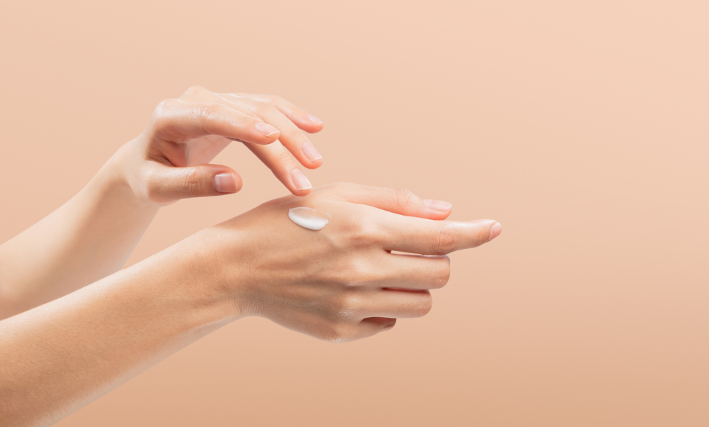 市面上的乳液產品琳瑯滿目,根據添加成分和功效細分出多個種類。