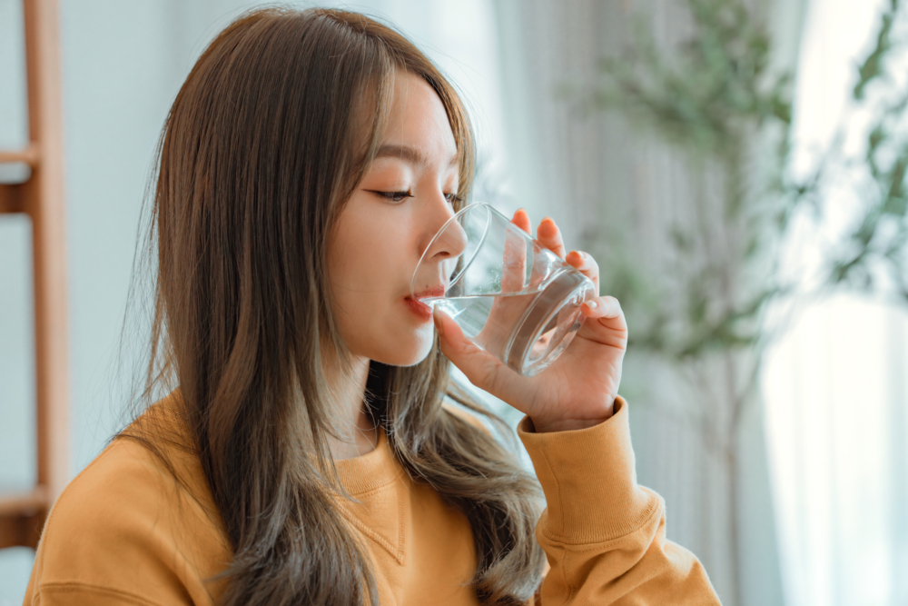 除了日常多吃美白食物調理,每天飲用至少2000cc水,也可以幫助排毒美白!