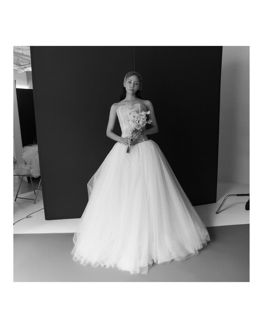 孝敏婚紗照還換上了來自韓國知名婚紗品牌 Atelier KU 的婚紗