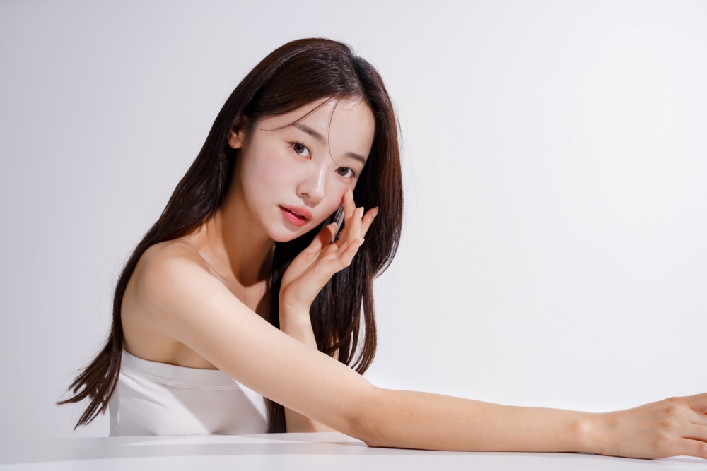 除了口服很多人會直接剪開維他命E膠囊,直接塗抹在肌膚上;或使用含維他命E的保養品,都有相當不錯的護膚效果~