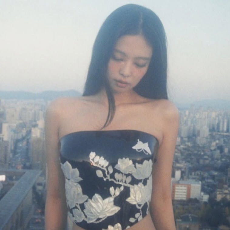 來自韓國設計師品牌LEJE精心打造的服裝