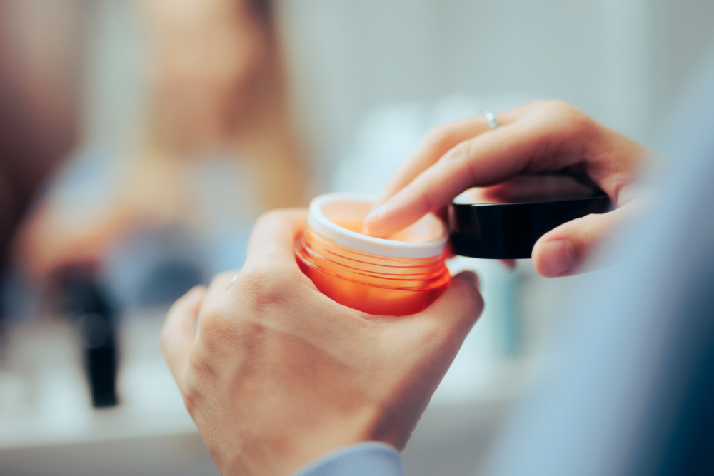 標準建議是每天早晚各使用一次。但這也不是一成不變的。妳需要學會觀察妳的肌膚。