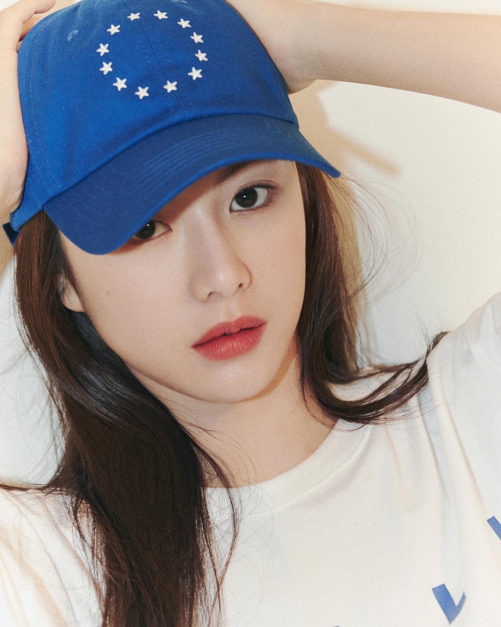 T恤加棒球帽是休閒穿搭的標準配備