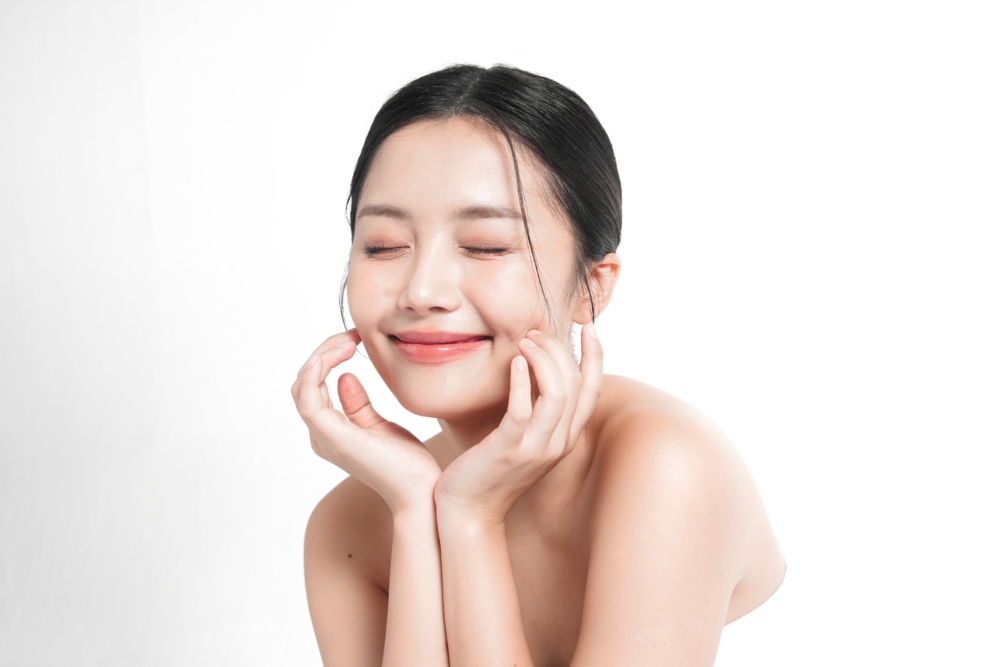 市面上很多去黑頭粉刺產品都含有酸類成分,如水楊酸、杏仁酸、AHA、BHA等,功效略不同!