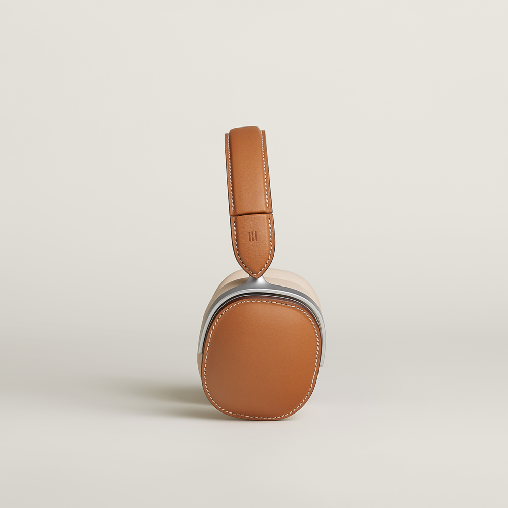 支援便捷的手機連接功能。左耳機則負責電源開關和藍牙配對