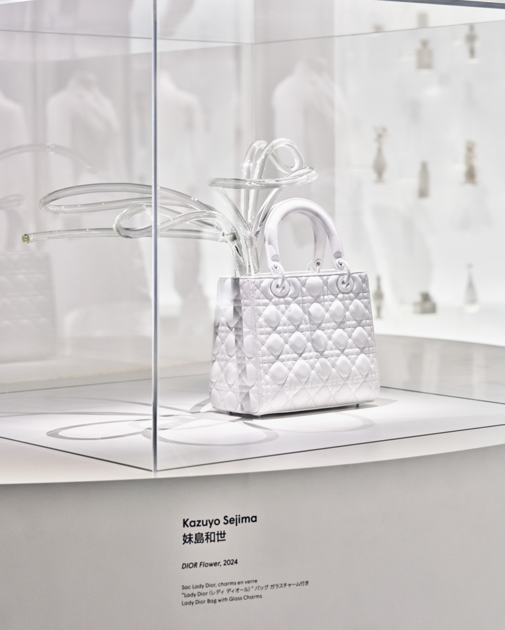 以優雅前衛的方式體現品牌對精湛手工藝的熱愛