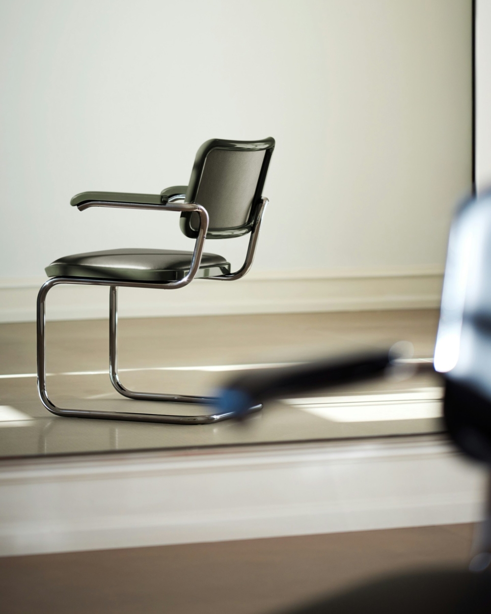 Jil Sander在米蘭設計週推出了 JS Thonet 系列