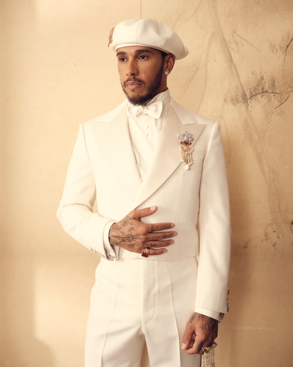 Lewis Hamilton穿上來自Wales Bonner的訂製禮服