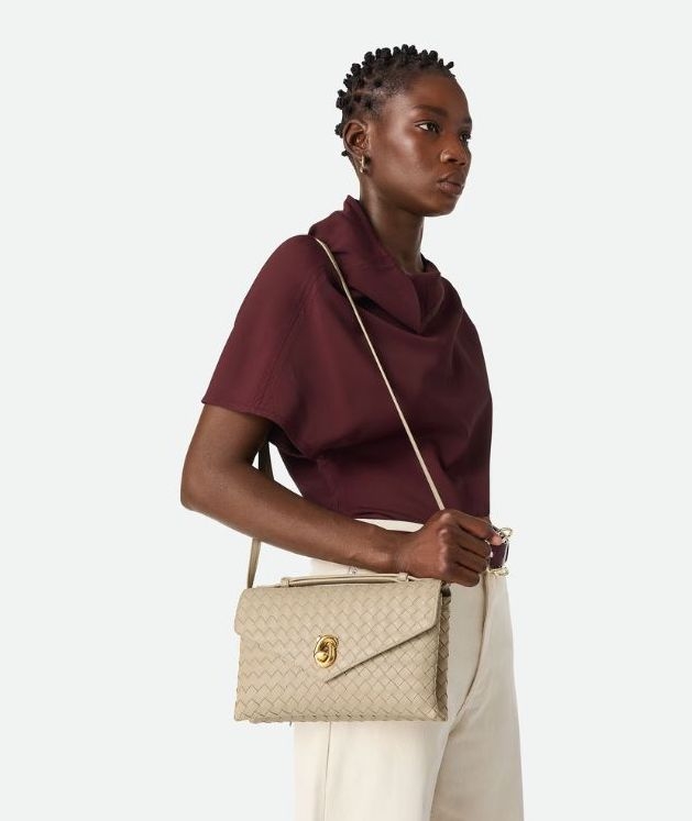 Bottega Veneta推出全新包款Knot Lock