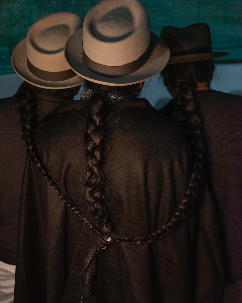 阿根廷攝影師 Irina Werning 自 2006 年起展開了一項名為《Las Pelilargas》(意為「長髮者」)的長期攝影計畫