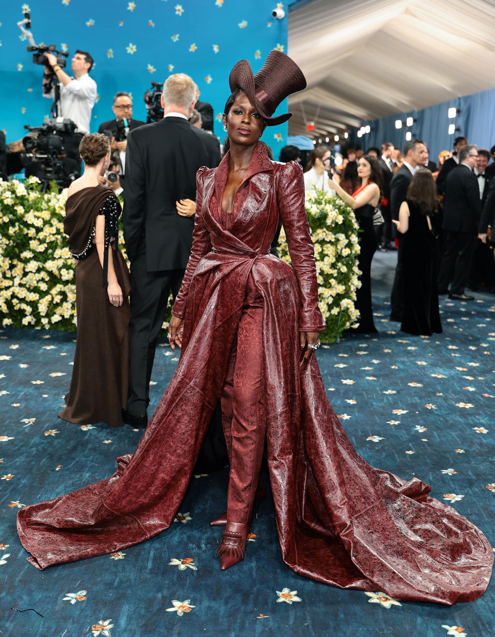 演員Jodie Turner-Smith化身優雅的英倫騎士