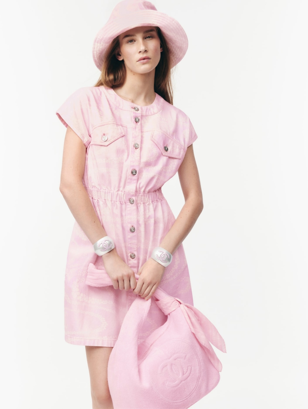 模特而詮釋Beachwear Set粉色。