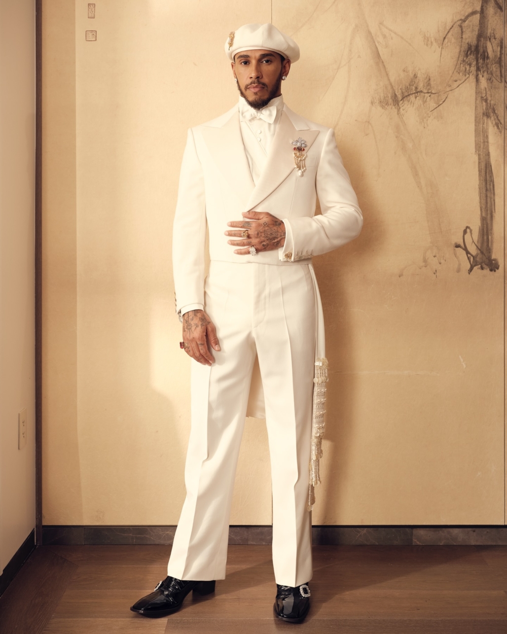 Lewis Hamilton穿上來自Wales Bonner的訂製禮服