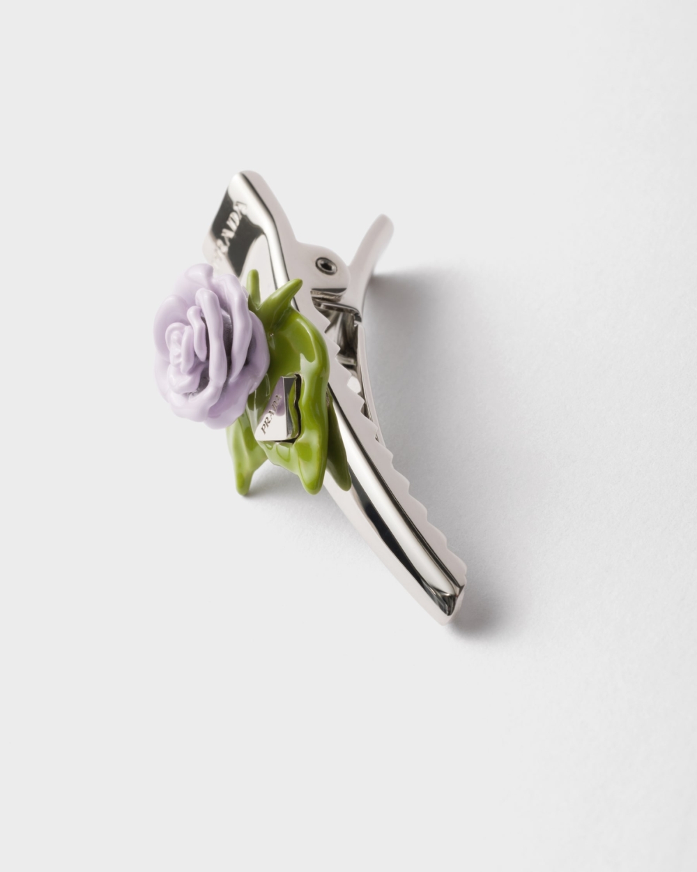 全新設計花朵的精緻優雅展現出獨一無二的風格。