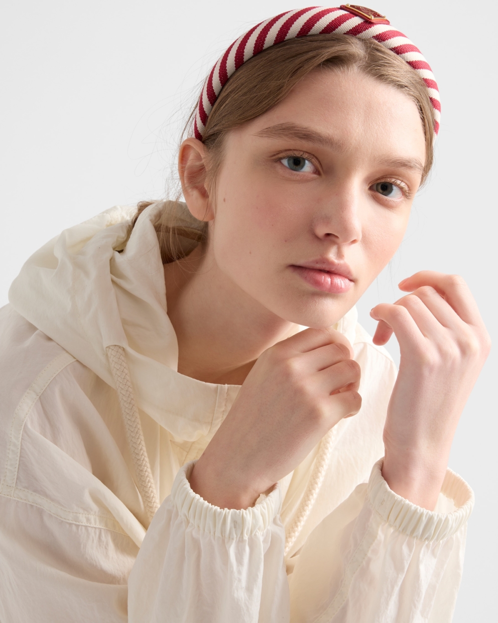 模特兒演繹Cotton headband。