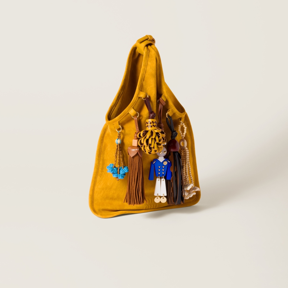 獨特的設計也使其成為時尚造型的亮點配件。