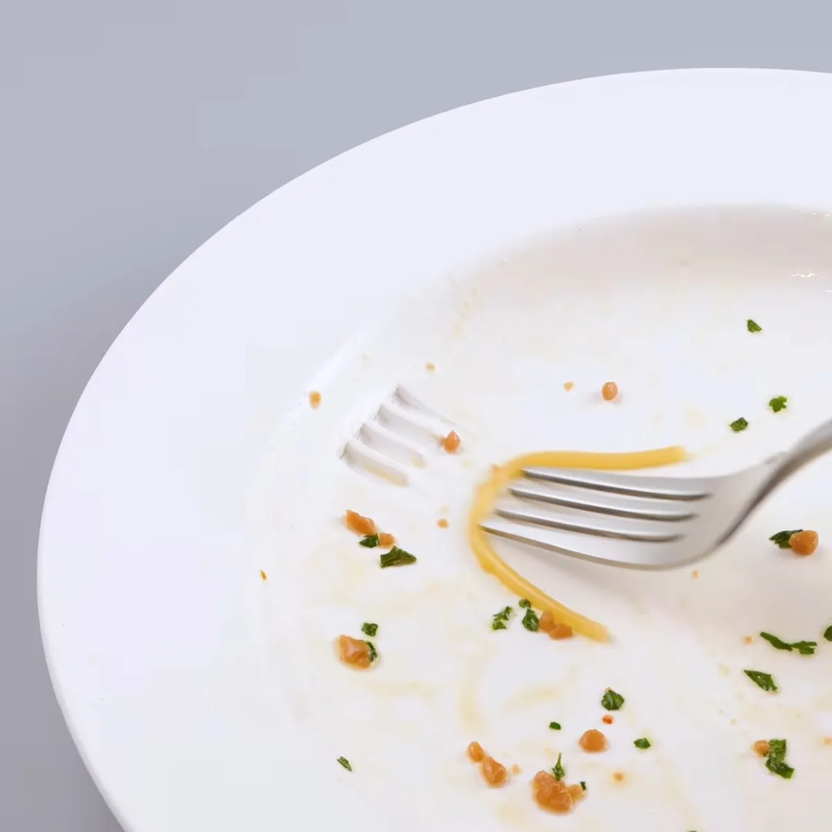 「可以撈起最後一根麵的盤子」