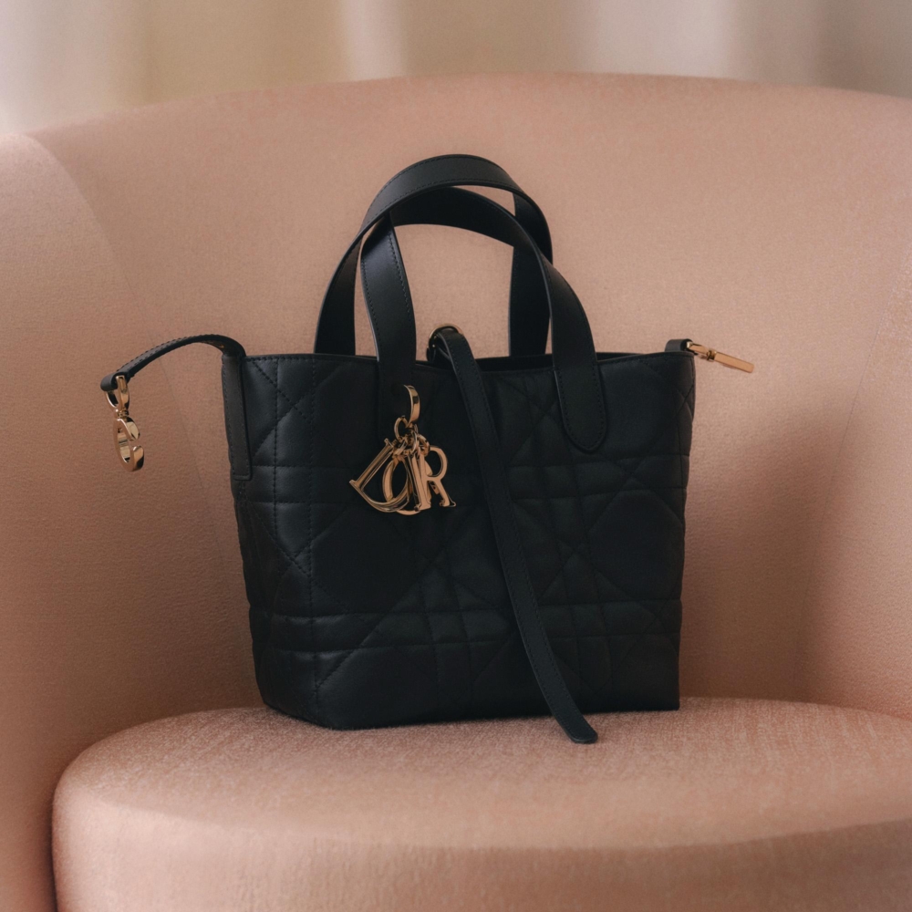 Dior Toujours黑色籐格紋直式托特包