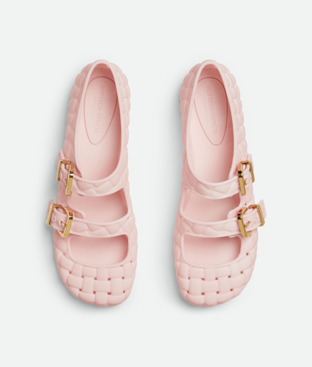 品牌標誌的Intreccio編織圖案設計。