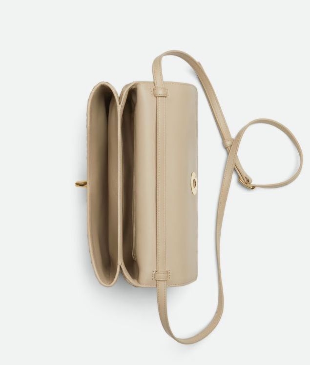 Bottega Veneta推出全新包款Knot Lock