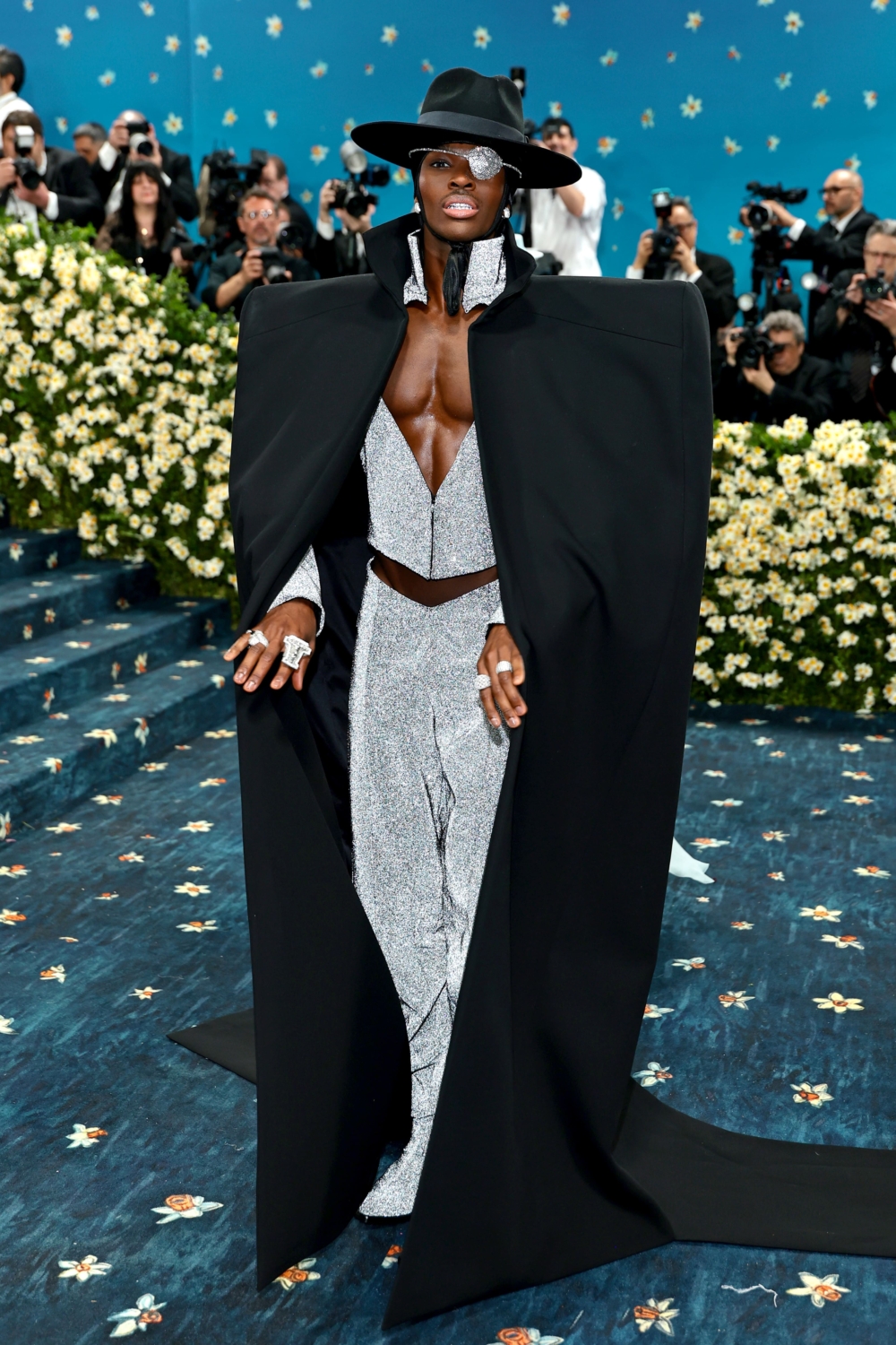 Alton Mason身穿BOSS專屬訂製造型亮相2025 Met Gala