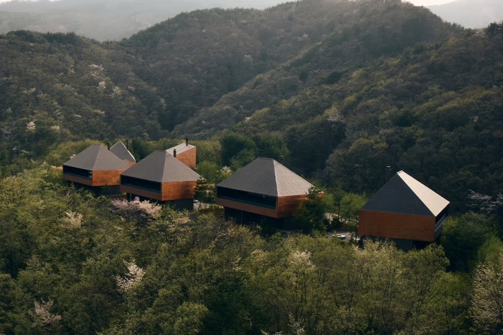 五棟建築可以俯瞰山谷的美景