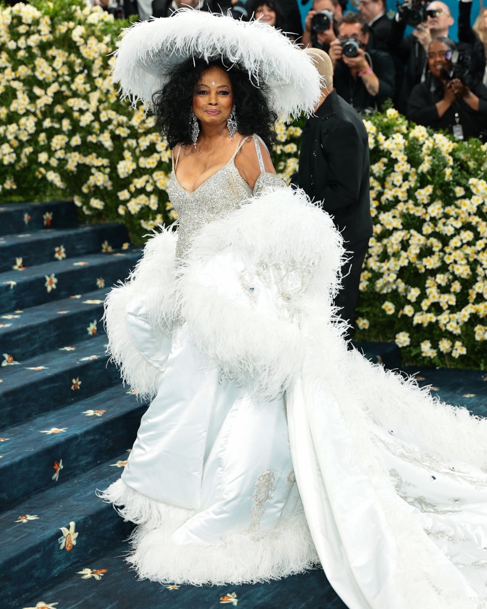 選穿親自參與設計的Eleven Sixteen訂製禮服