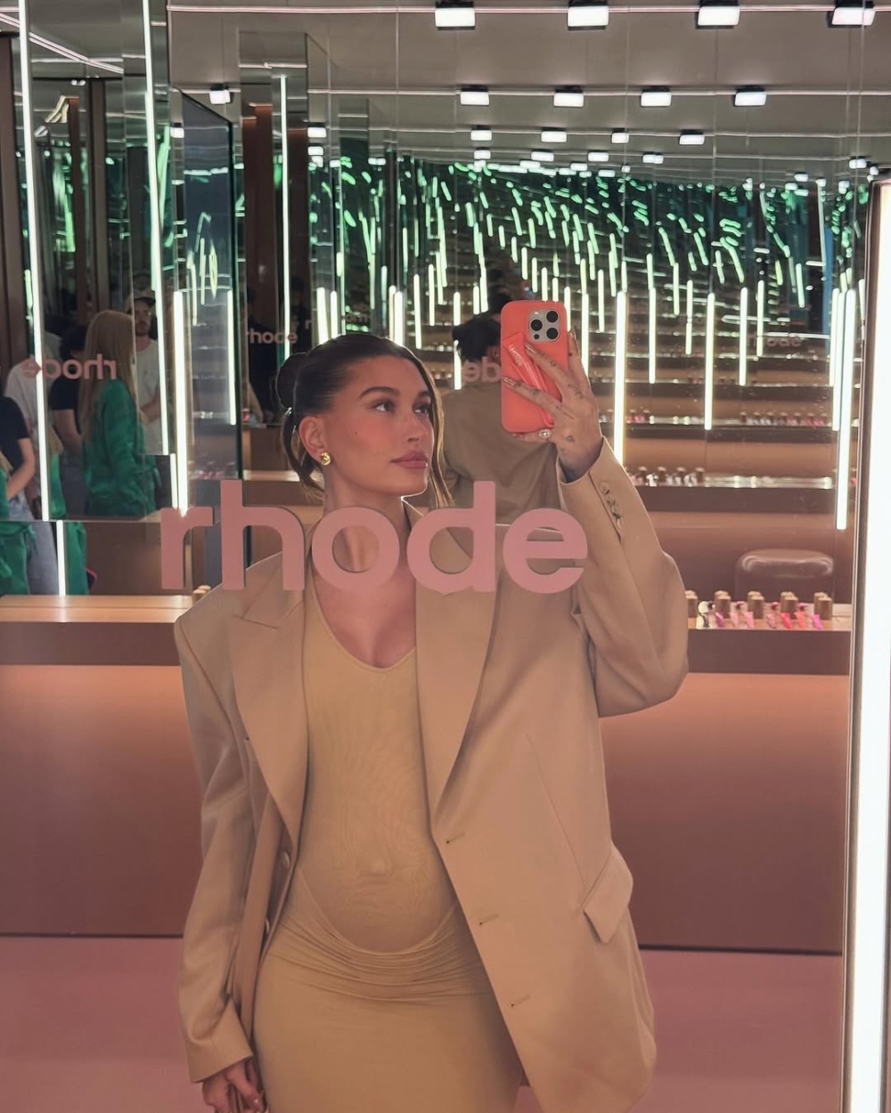 Hailey Bieber為什麼要「割愛」?難道是缺錢?