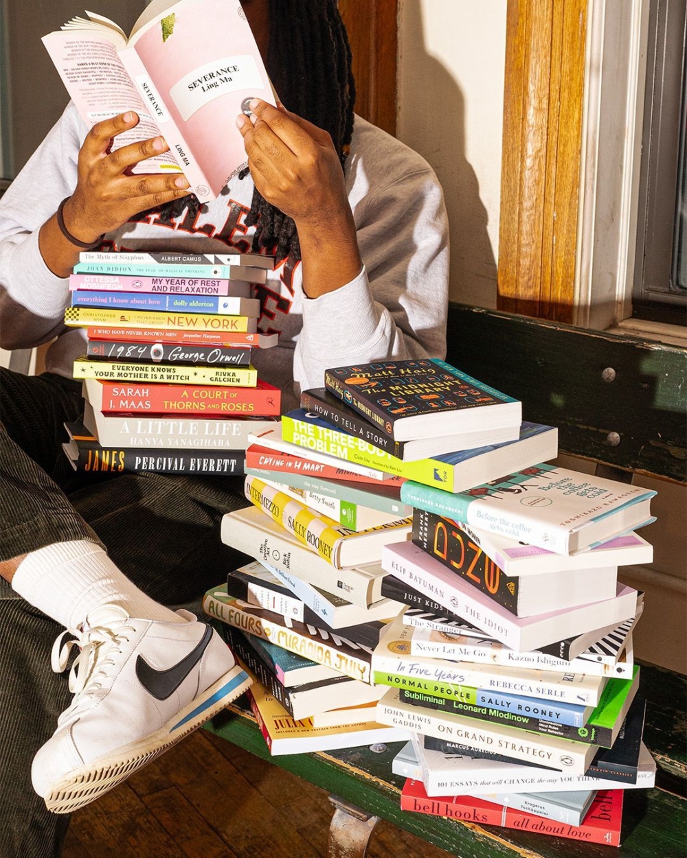 堆積如山的二手書，這裡還有閃閃發亮的新書